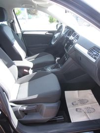 Volkswagen Tiguan - 12