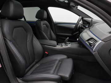 Fahrzeugabbildung BMW 530d xD M Sport Panorama Kamera H/K Alarm 19Zoll