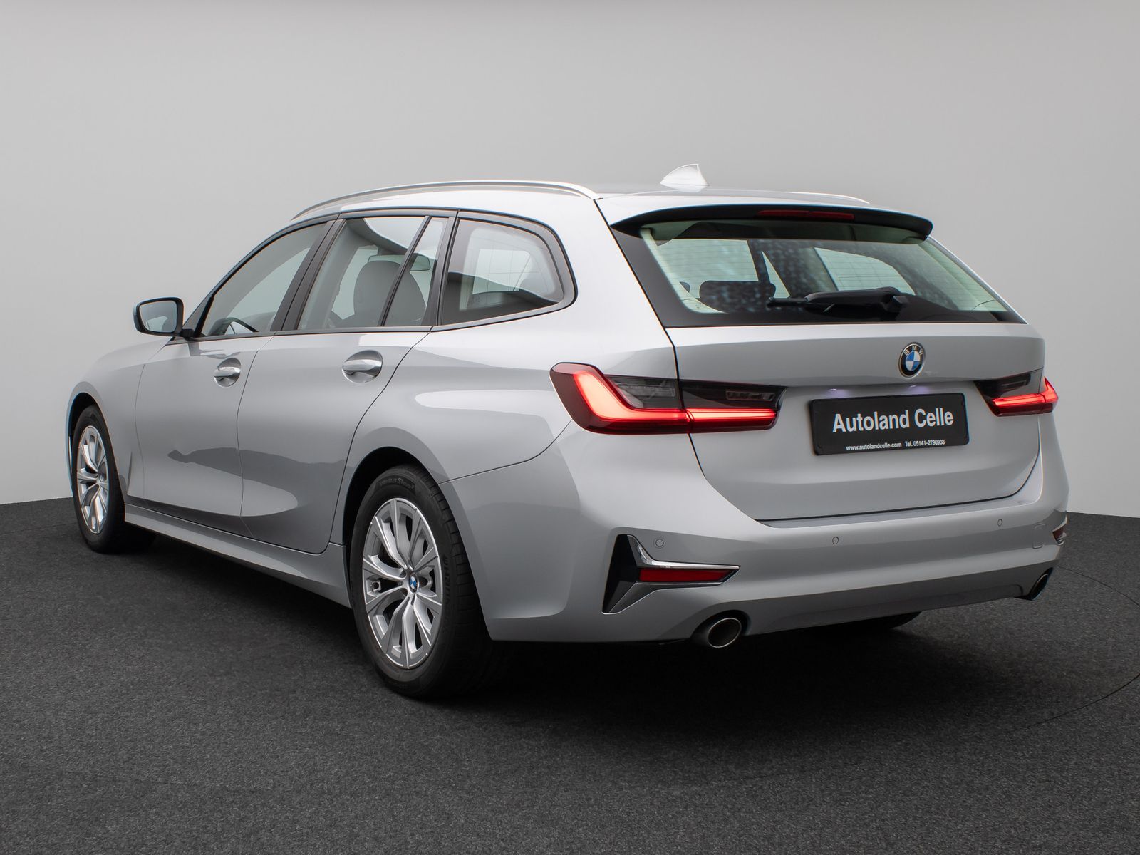 Fahrzeugabbildung BMW 318d DAB Leder PDC Geschwindigkeitsreg Sport LED