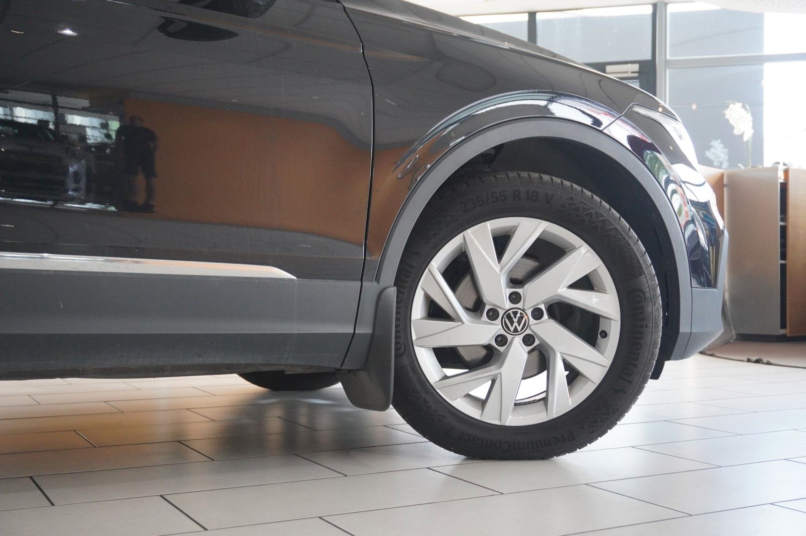 Fahrzeugabbildung Volkswagen Tiguan 1.5 TSI LIFE DSG NAVI/LED/ACC/SHZ/PDC/DAB