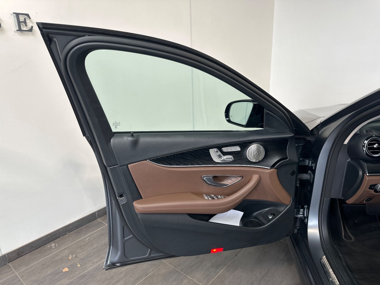 Fahrzeugabbildung Mercedes-Benz E 400d T 4Matic AMG-Line NAV+LED+360GRAD