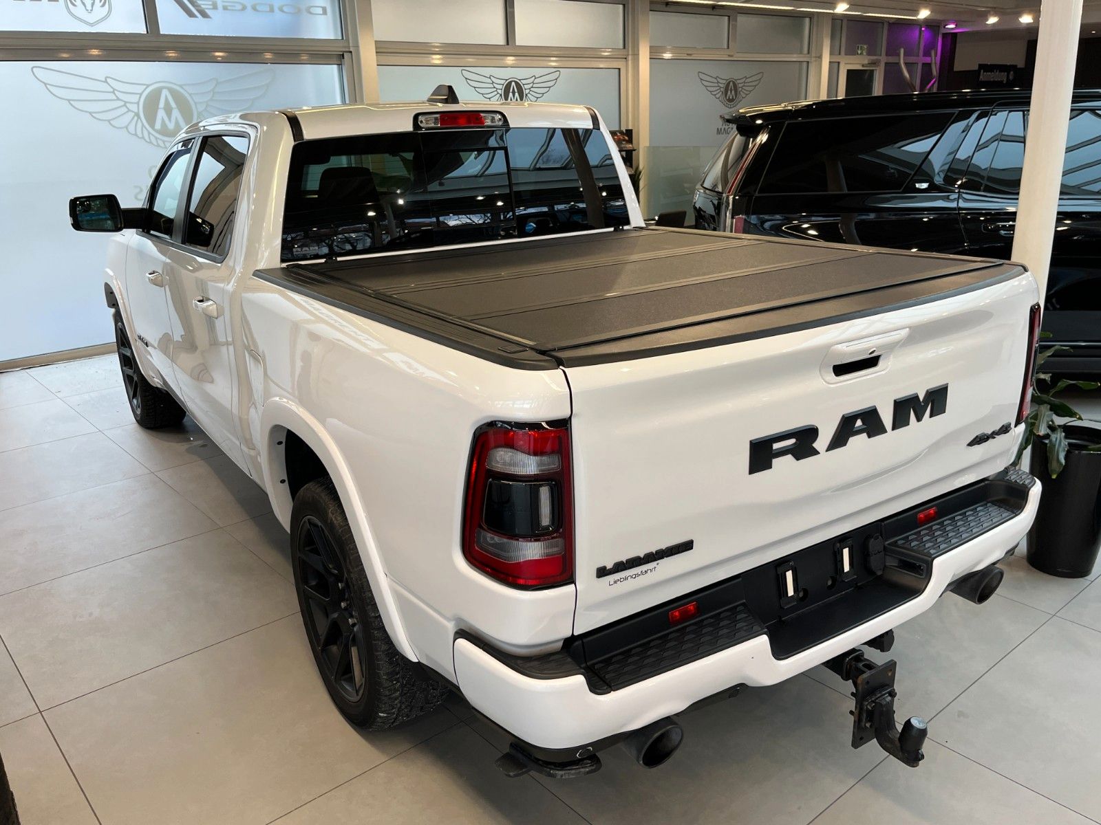 Fahrzeugabbildung Dodge RAM 1500 Crew Cab Laramie Night *Luftf.*Pano*LPG