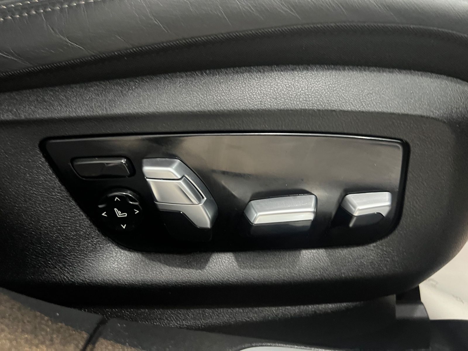 Fahrzeugabbildung BMW 740 d xDrive * SITZBELÜFTUNG*MASSAGE*360 KAMERA*