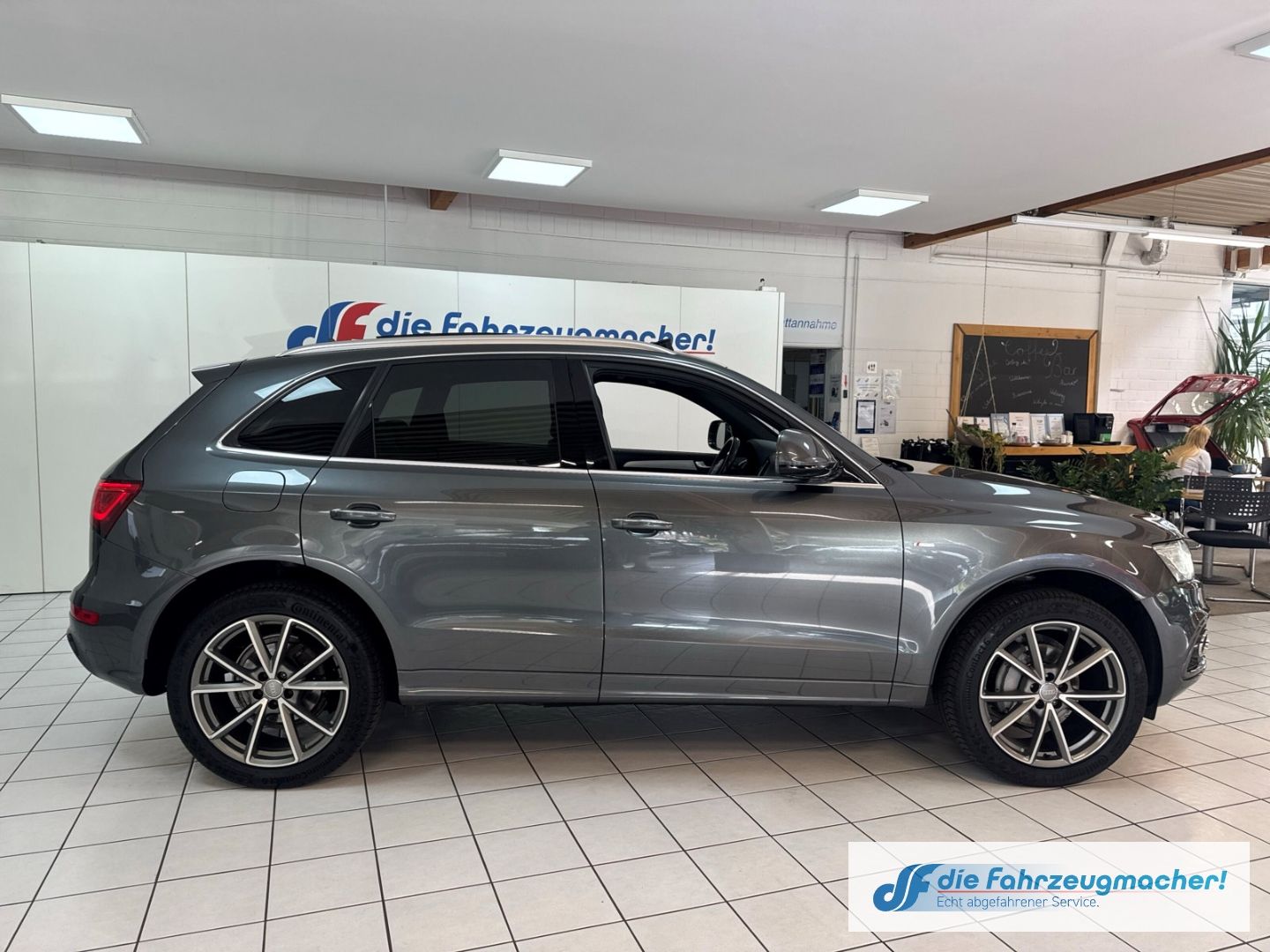 Fahrzeugabbildung Audi Q5 2.0 TDI quattro DPF clean diesel  S-line Spor