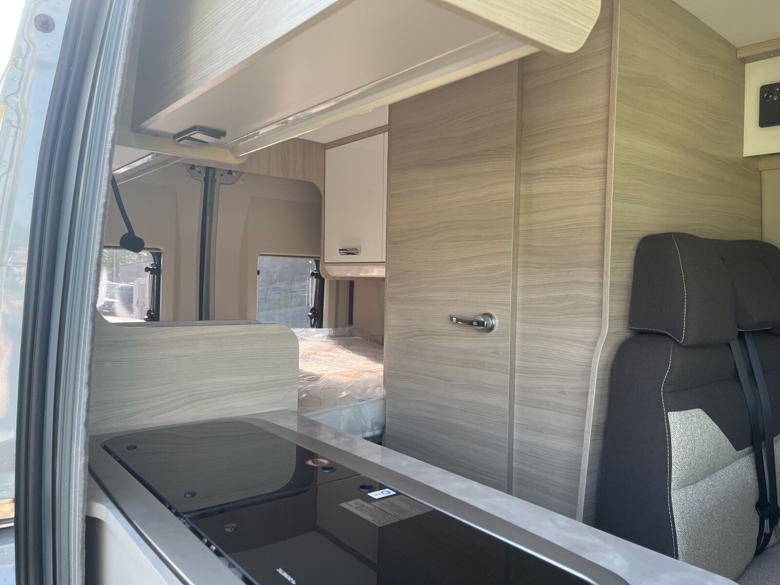 Fahrzeugabbildung Forster Vantasy 541 HB 140 PS mit Pop-Up Dach