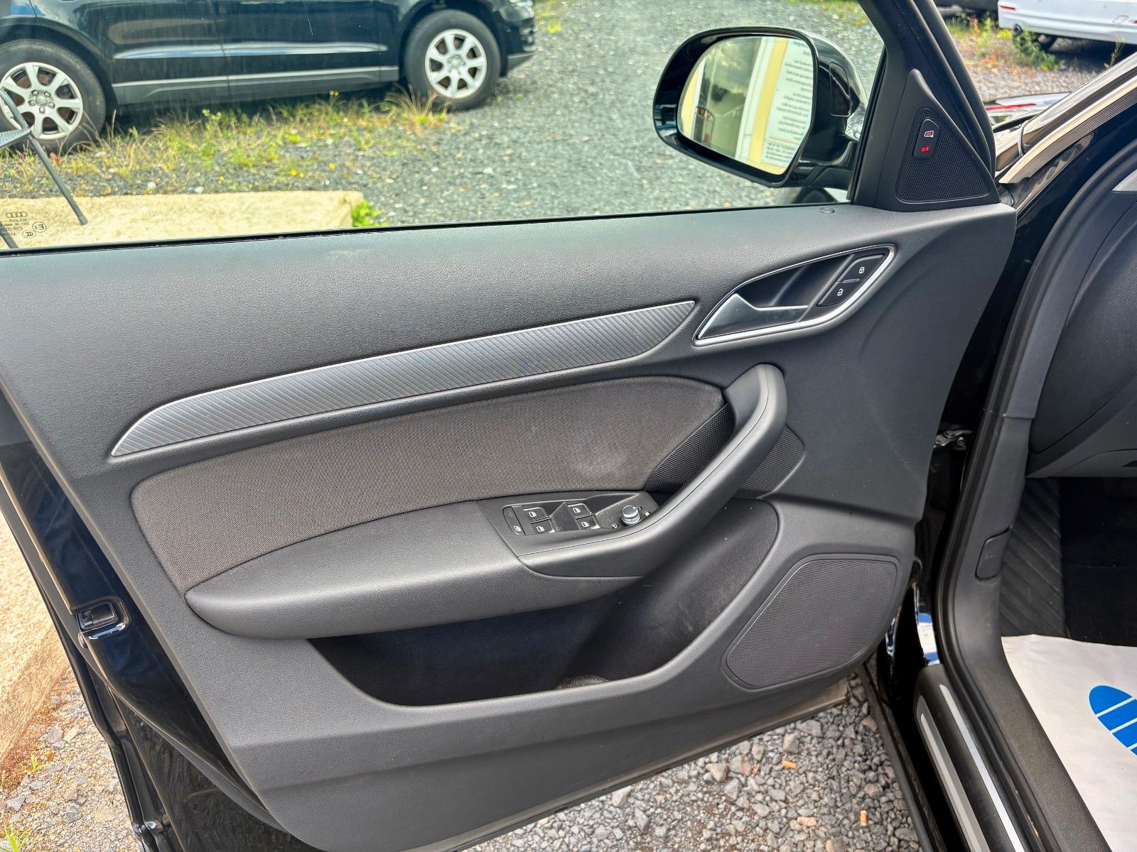 Fahrzeugabbildung Audi Q3 design quattro 2.0 TDI S-tronic Navi LED SHZ