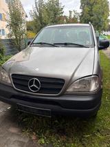Mercedes-Benz Mercedes ML 270 - gebrauchte Mercedes-Benz ML 270 aus dem Jahr 2001