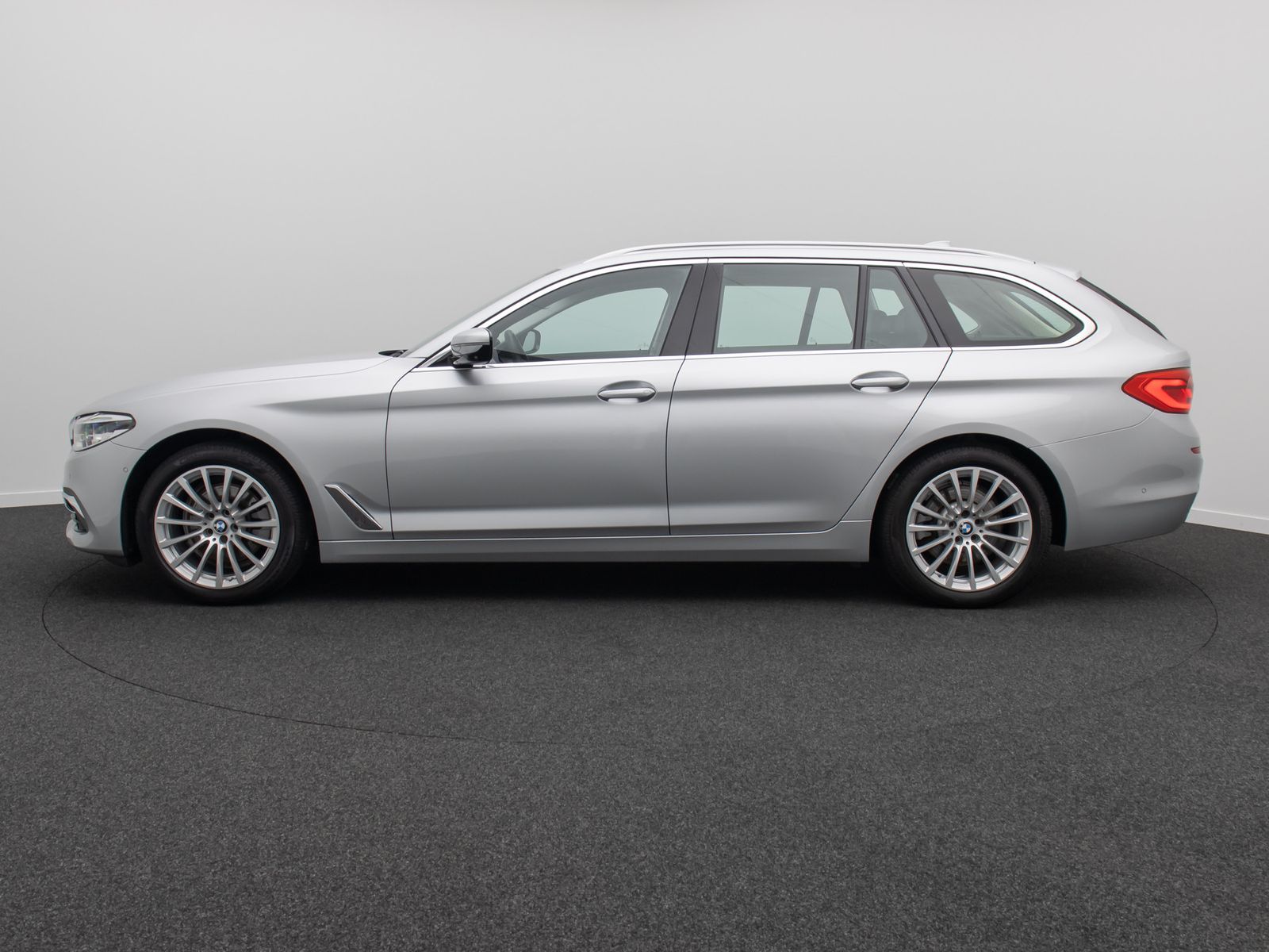 Fahrzeugabbildung BMW 520d Luxury Line 360&deg;DAB Alarm DisplKey Panorama