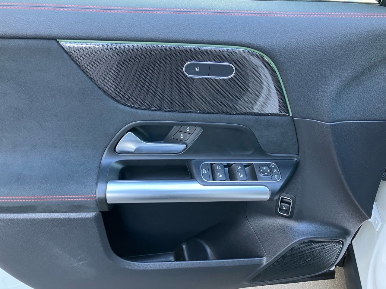 Fahrzeugabbildung Mercedes-Benz GLA 220 4M AMG AHK Pano Night Multibeam KeylessG