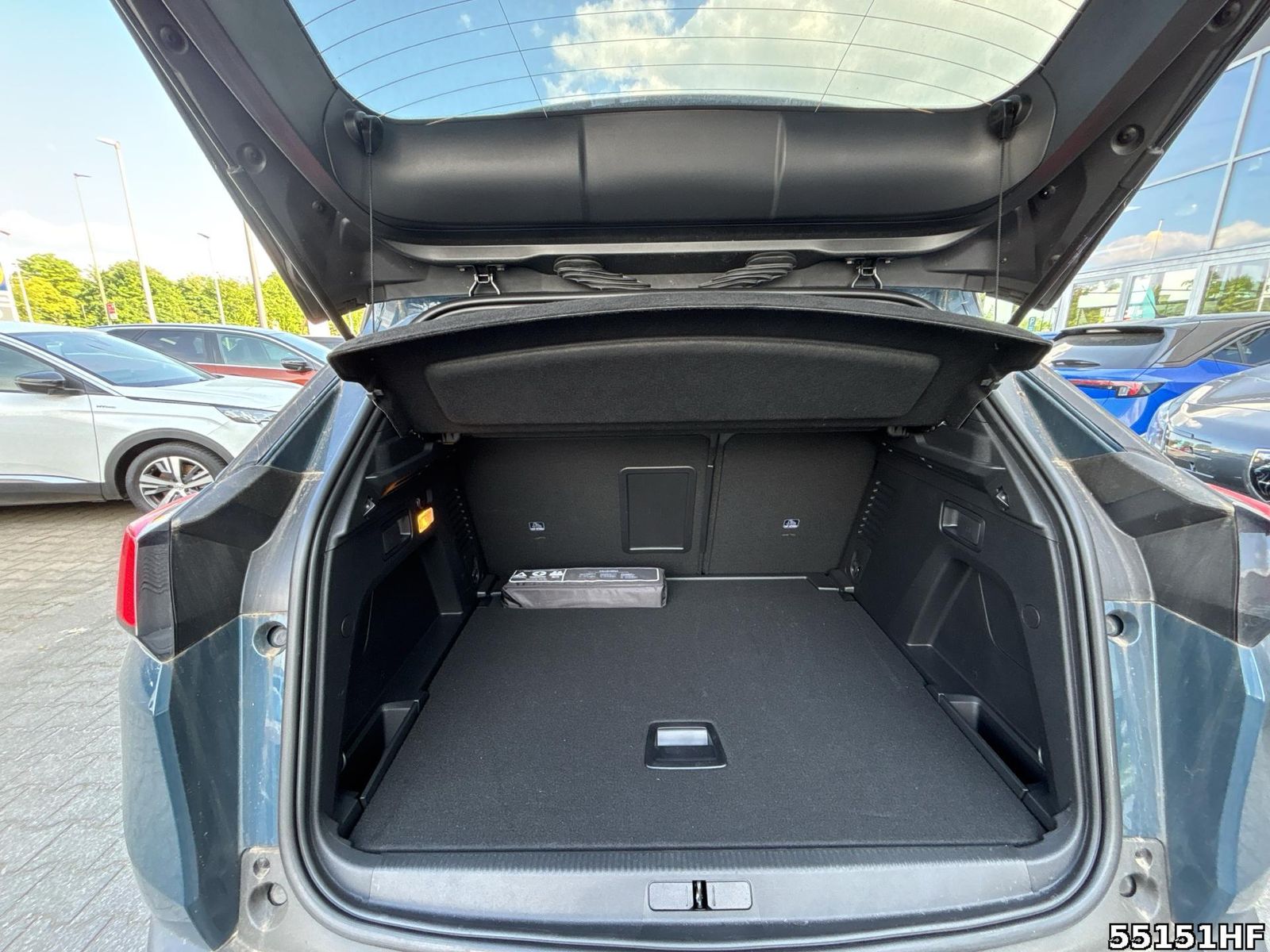 Fahrzeugabbildung Peugeot 3008 Allure Pack NAVI+SHZ+LED+CARPLAY