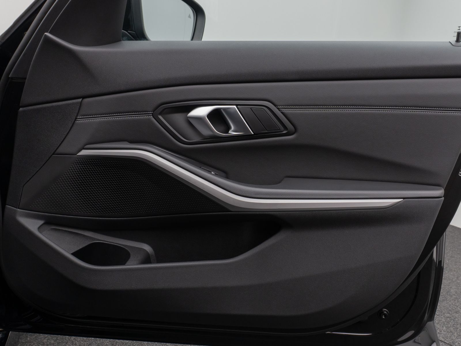 Fahrzeugabbildung BMW 330e Kamera DAB CockPitPr DrivAssis Alarm Sport