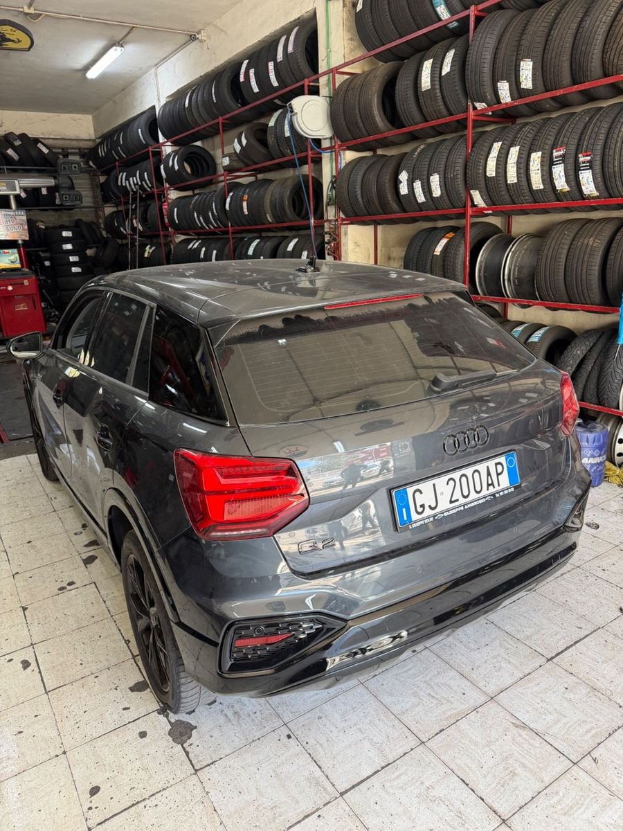 Audi Q2 35 TDI S tronic Identity Black imagem 3