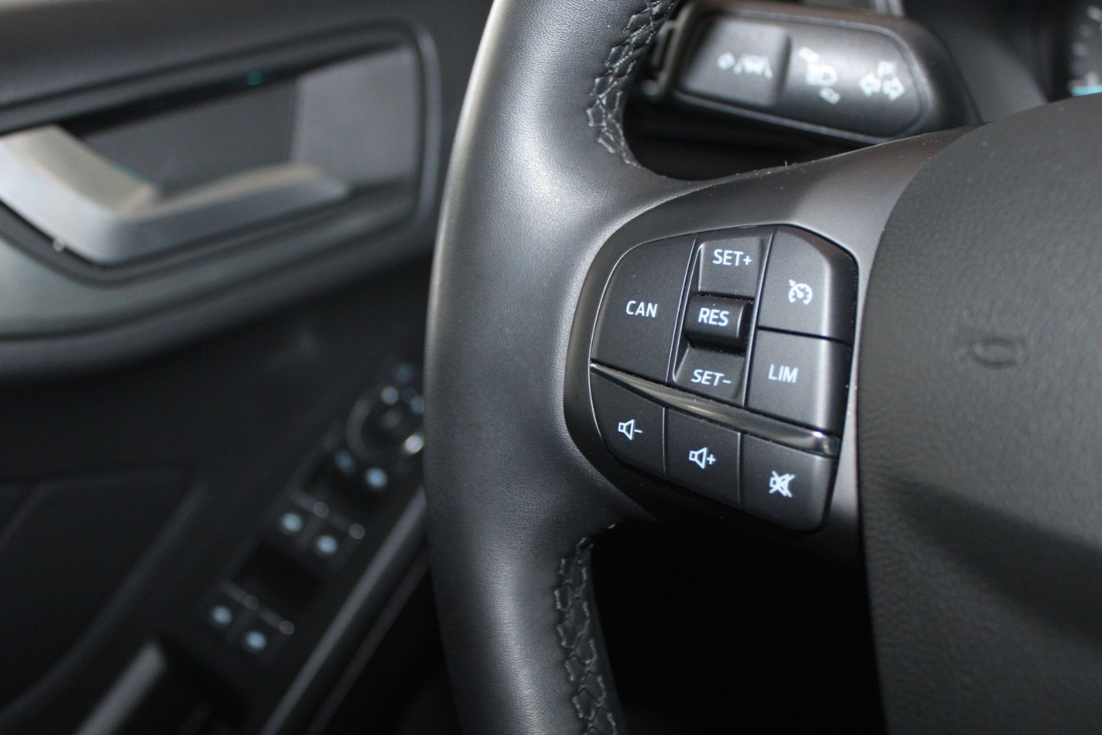 Fahrzeugabbildung Ford Focus Titanium LED WinterPaket DAB NAVI 1.Hand