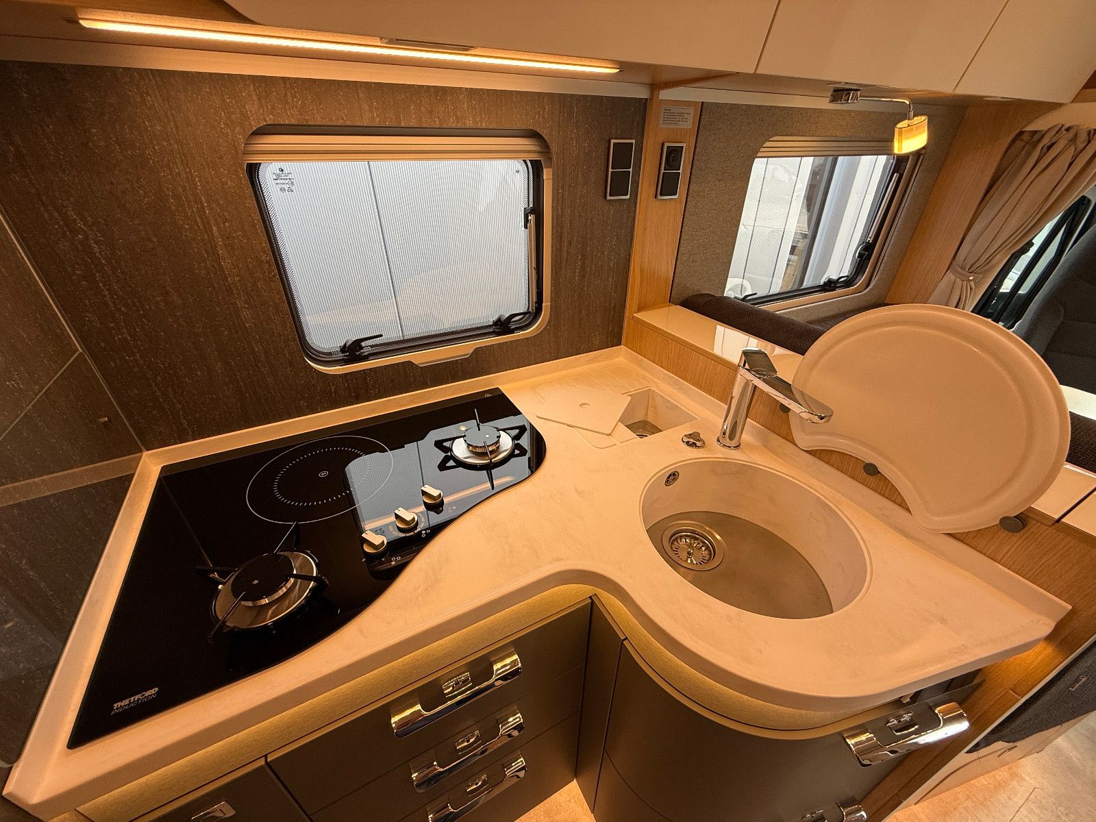 Fahrzeugabbildung HYMER / ERIBA / HYMERCAR B-Klasse ML T BlackLine 780 - Vollausstattung!
