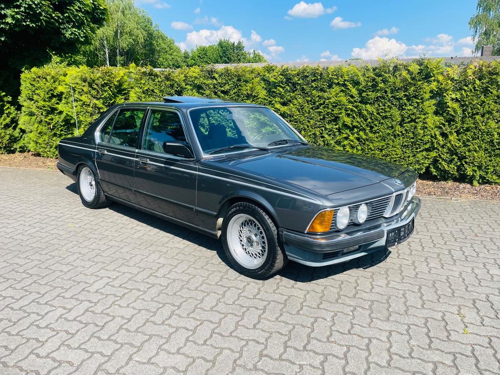 BMW 745