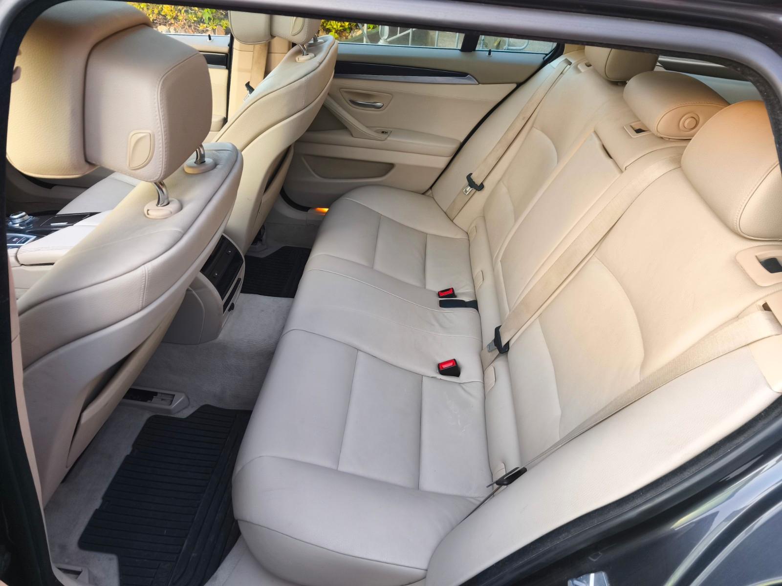BMW 530d xDrive Touring, schwarz, Kombi, Navi, Leder