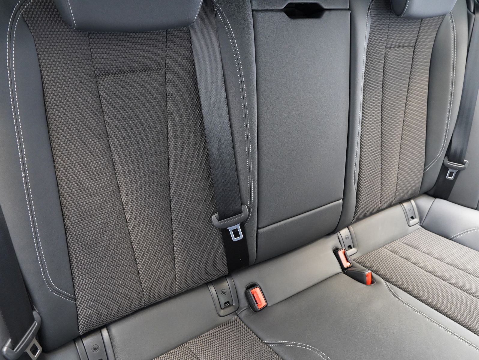 Fahrzeugabbildung Audi A4 Avant 35 TDI S line Competition Edition