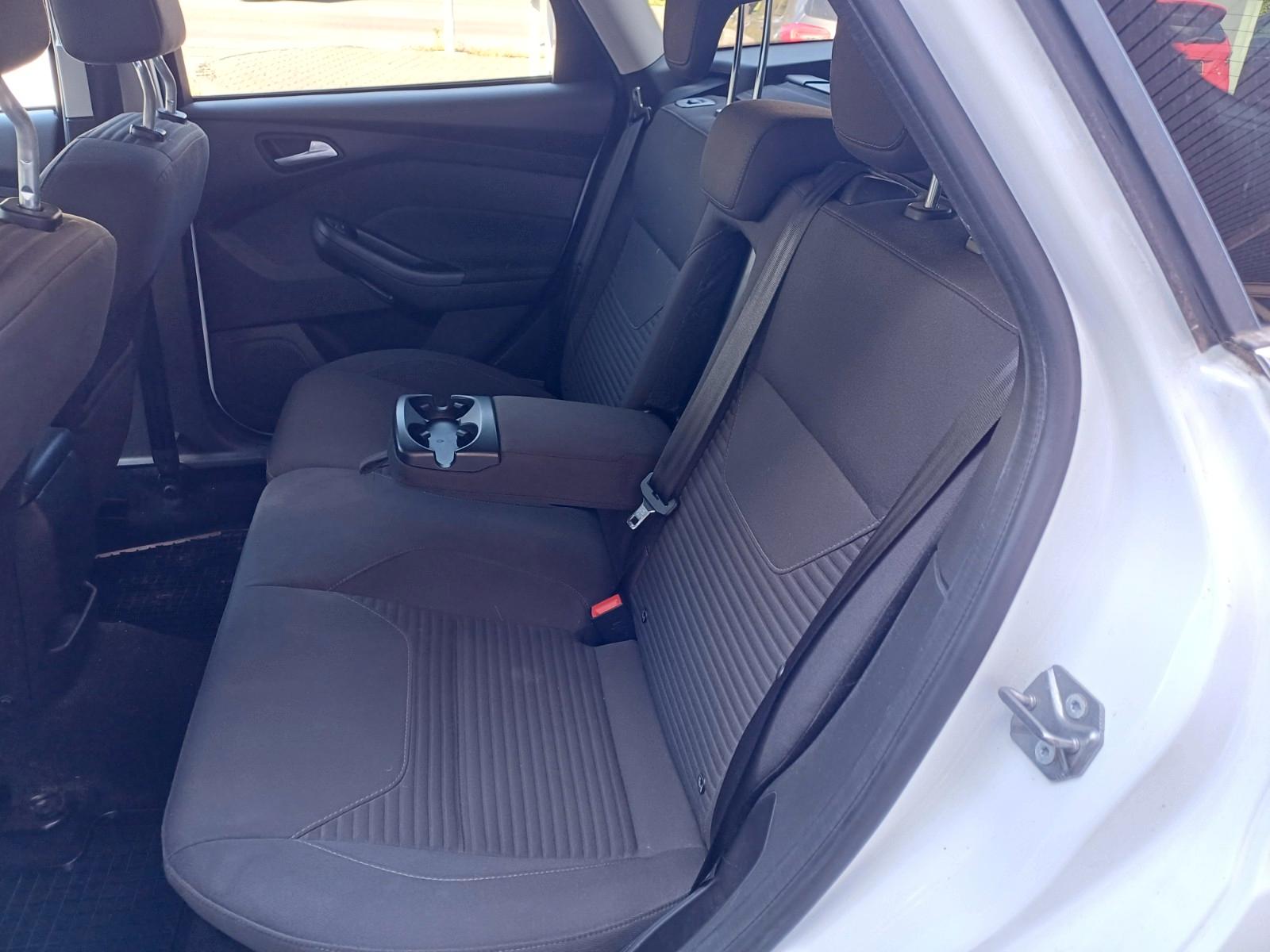 Ford Focus 2015 — photo 10