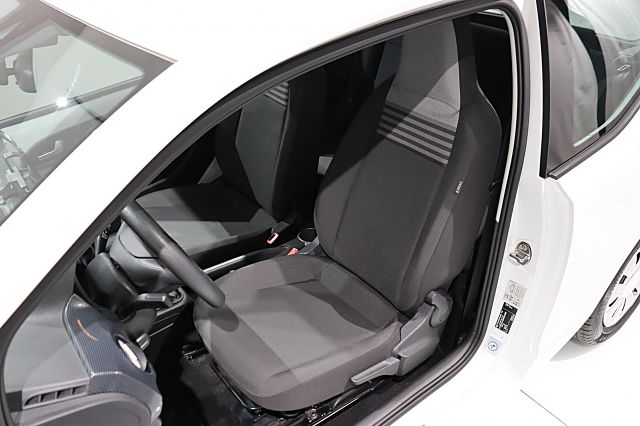 Up! MOVE 1.0 L 65 PS FREISP. ZV DAB WInterräder