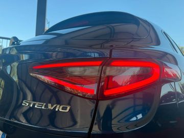 Alfa-Romeo Stelvio - 2