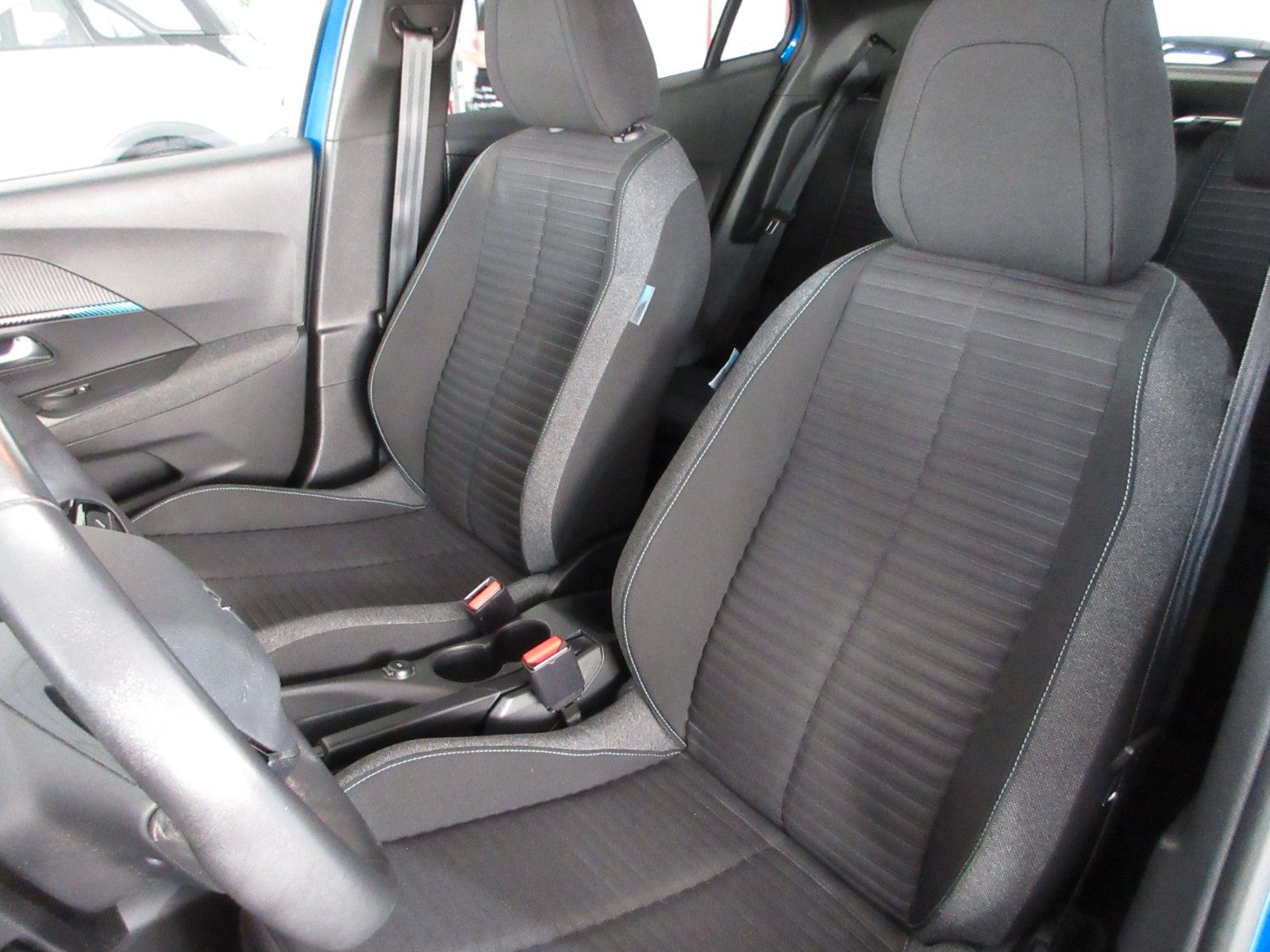 Fahrzeugabbildung Peugeot 2008 Active LED/NAVI/PDC/ALU/TEMPO