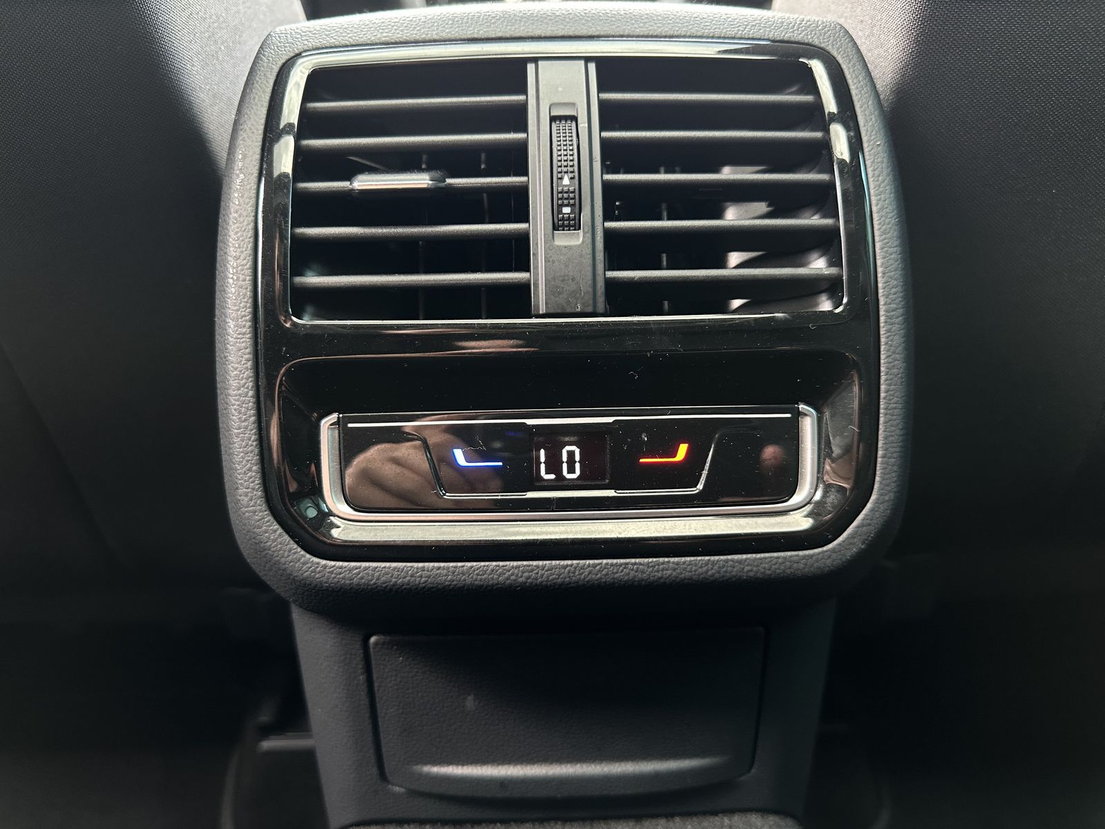 Fahrzeugabbildung Volkswagen Passat Variant 2.0 TDI Business NAV+LED+ACC+PANO
