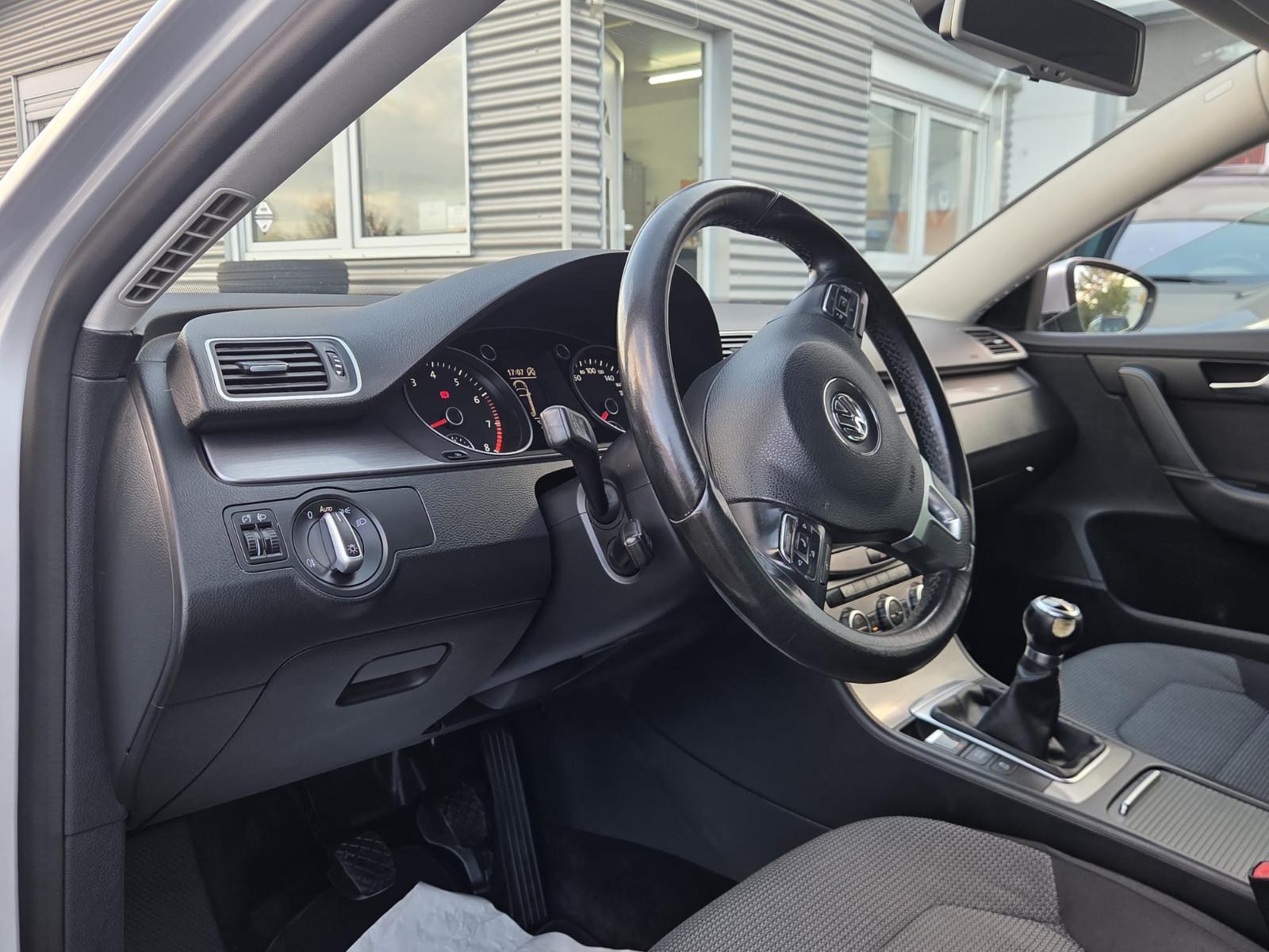 Volkswagen Passat 2012 — photo 10