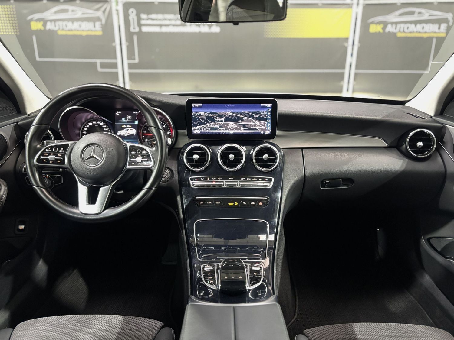 Fahrzeugabbildung Mercedes-Benz C 220 d 4Matic Avantgarde#Pano#LED#HUD#AHK#Kamer