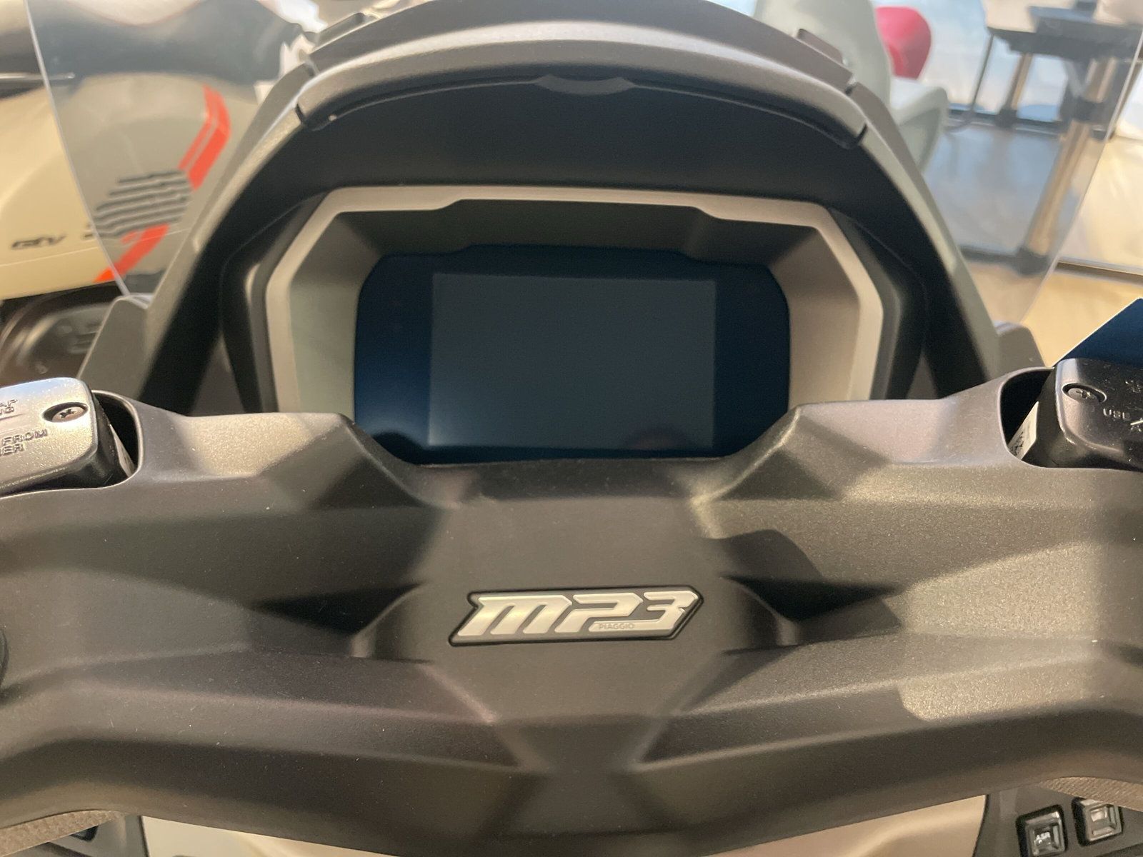 Fahrzeugabbildung Piaggio MP3 530 HPE Exclusive Grey Titanio