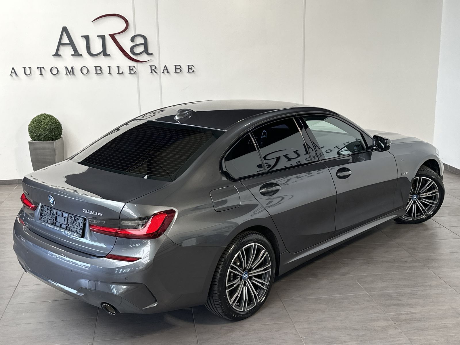 Fahrzeugabbildung BMW 330e Limousine M-Sport NAV+LED+TEMPOMAT+18ZO+PP