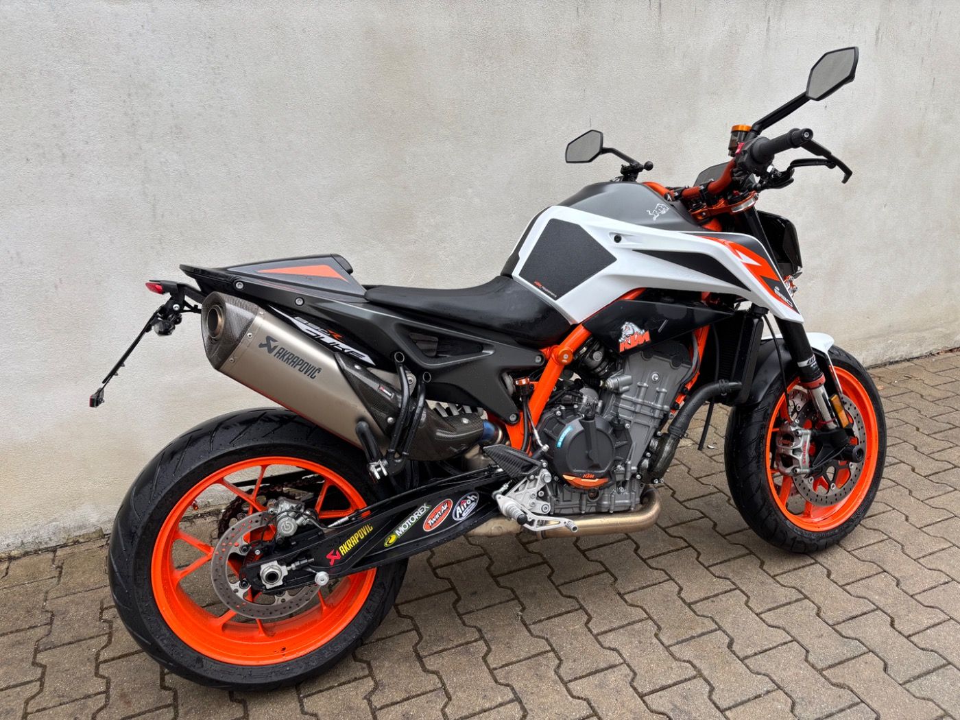 Fahrzeugabbildung KTM 890 Duke R Akrapovic viel Zubehör
