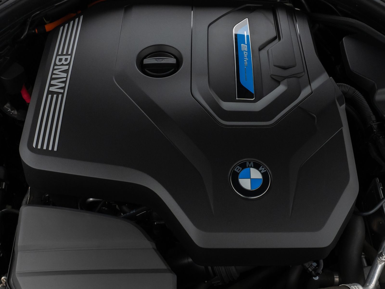 Fahrzeugabbildung BMW 330e Panorama 360° Laser HUD DAB HiFi AHK ACC