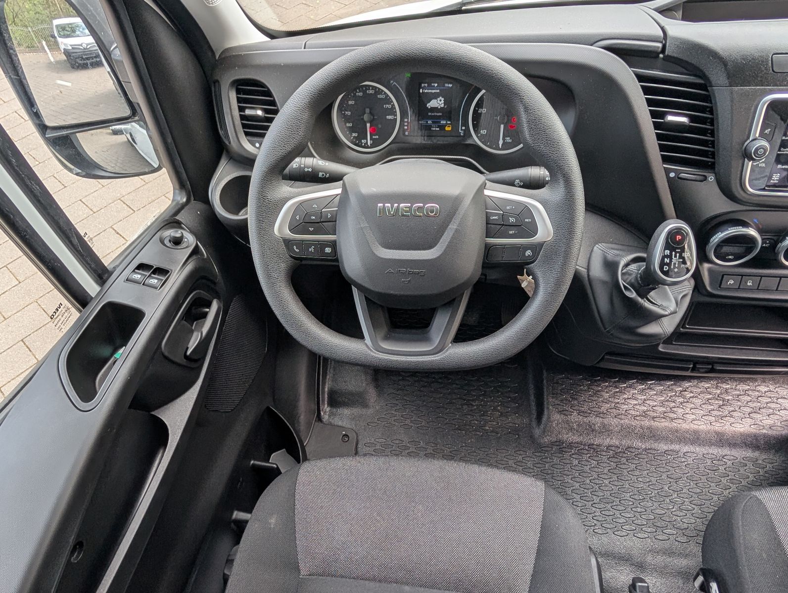 Fahrzeugabbildung Iveco 35S18V 4100L Daily 3.0L HI-Matic Holzboden Kamer