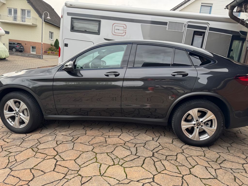 Image of Mercedes-Benz GLC 300
