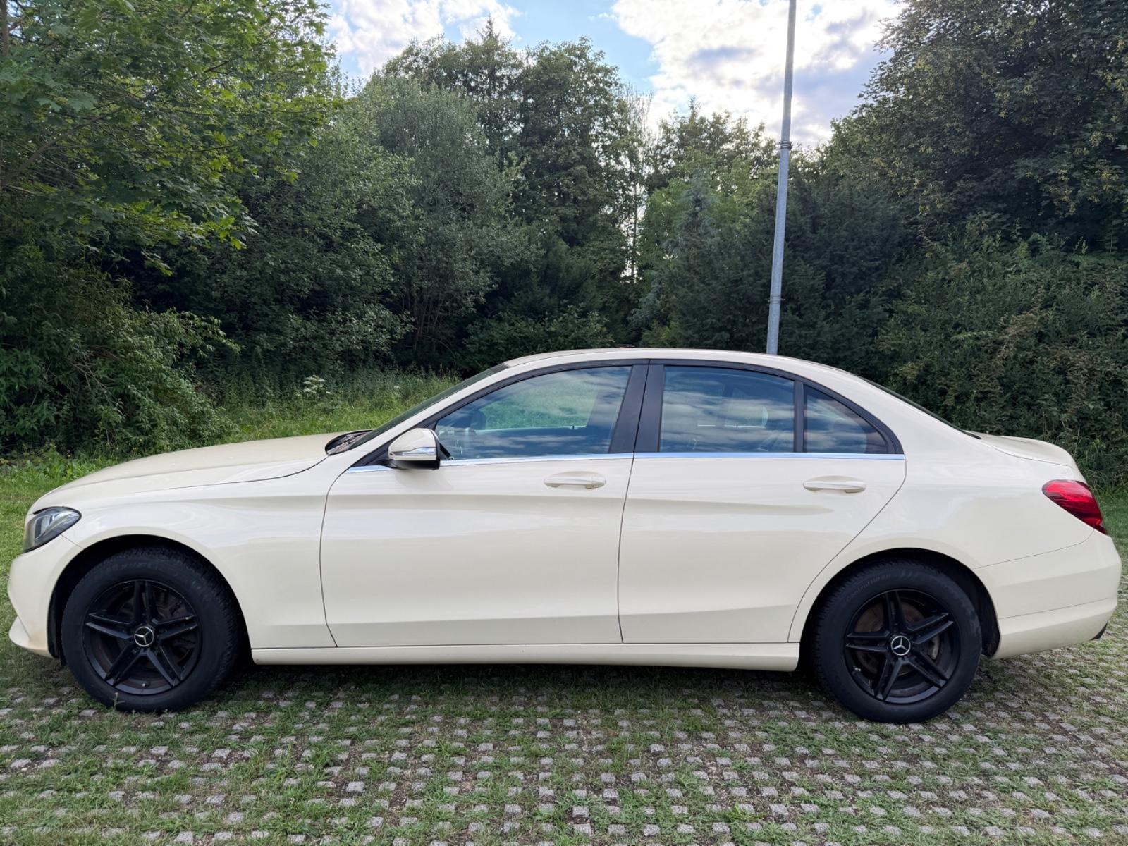 Mercedes-Benz C220d Lim. *Avantgarde *Leder *Navi *Kamera *SHZ