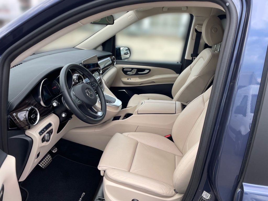 Fahrzeugabbildung Mercedes-Benz V 300 d Avantgarde extralang 4x4 Mittelkonsole,