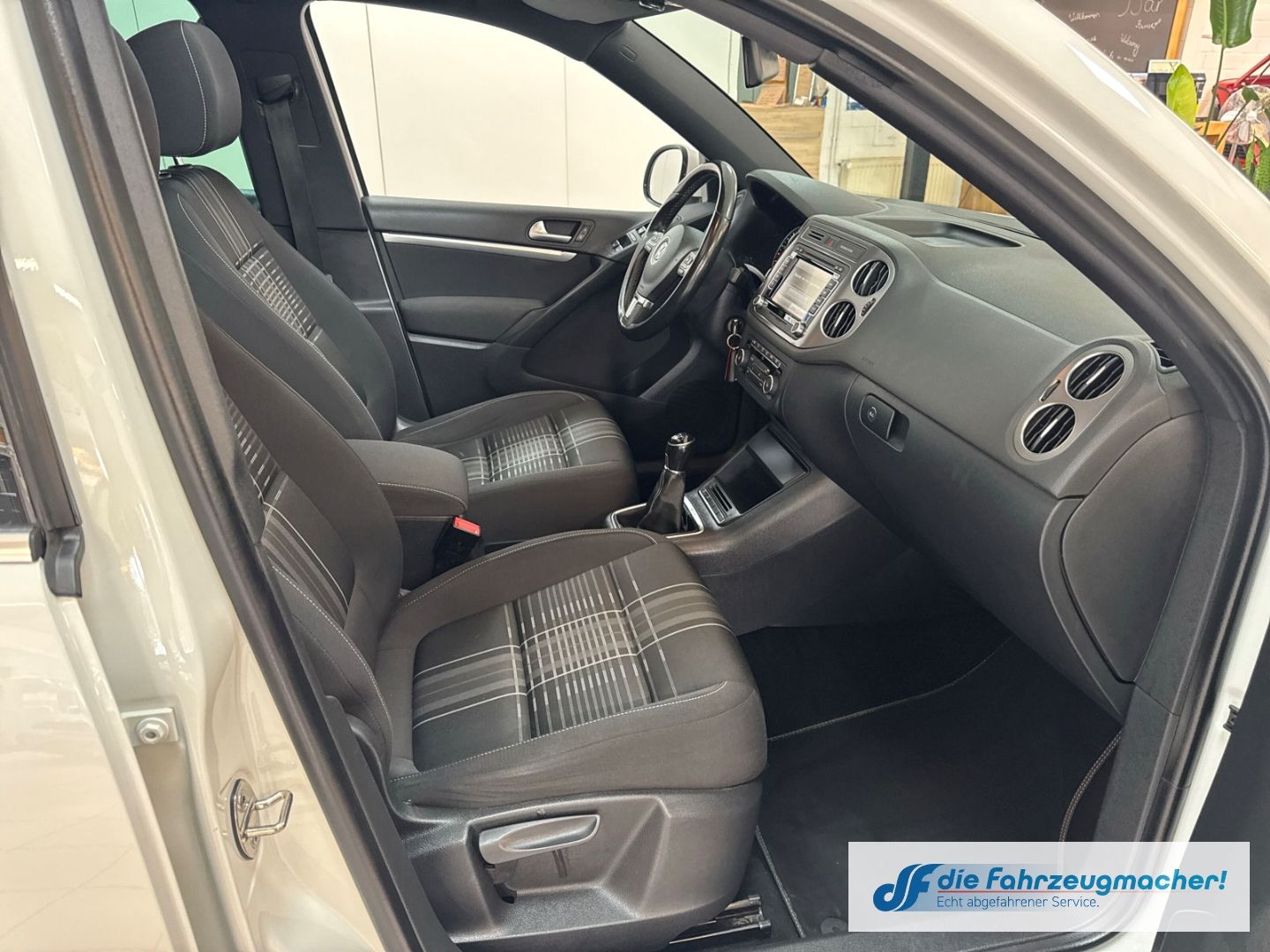 Fahrzeugabbildung Volkswagen Tiguan Lounge Sport & Style 4x4 AHK sch.