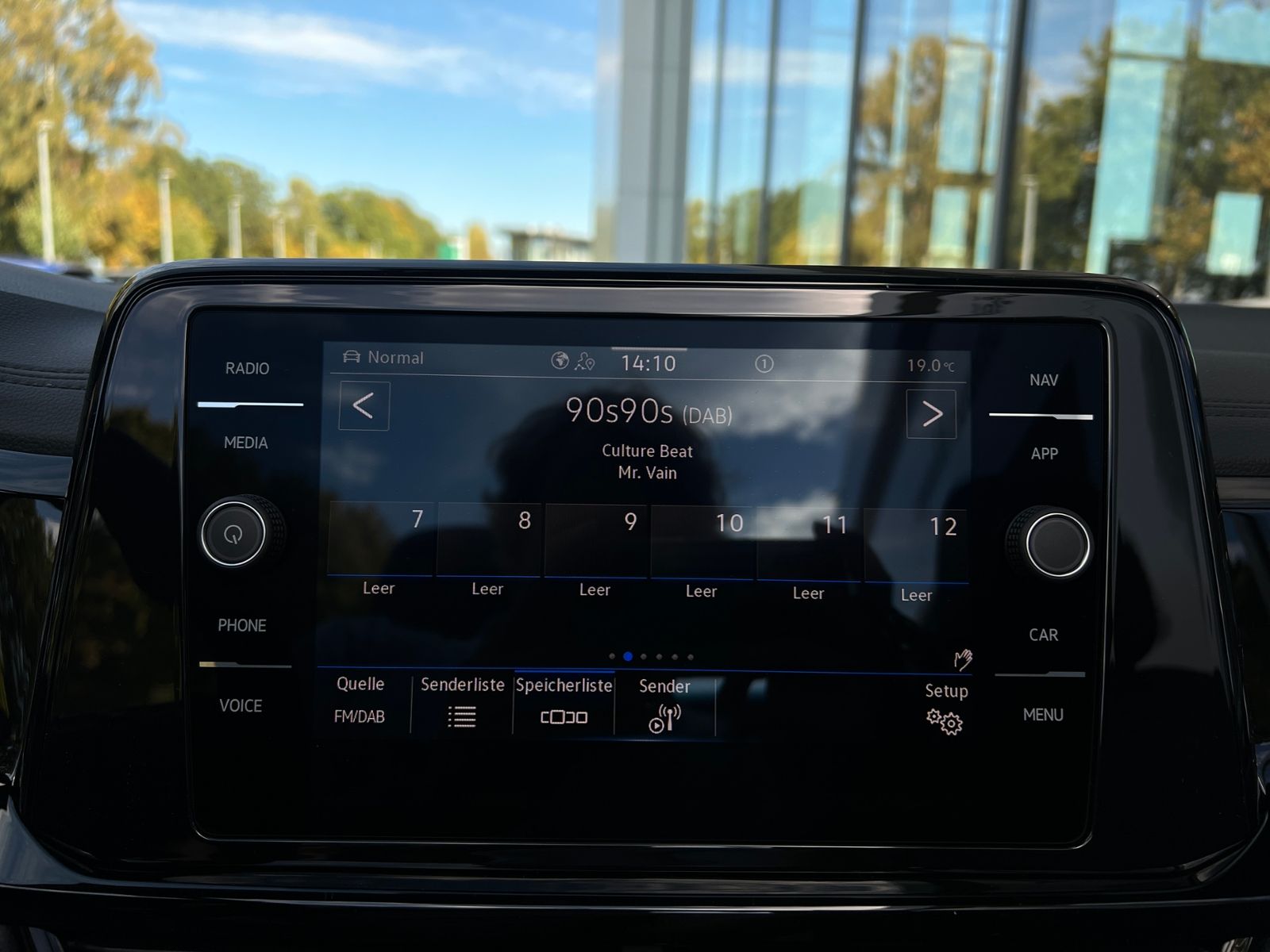 Fahrzeugabbildung Volkswagen T-Roc Cabriolet R-Line 1.5 TSI DSG *AHK, Soundsy