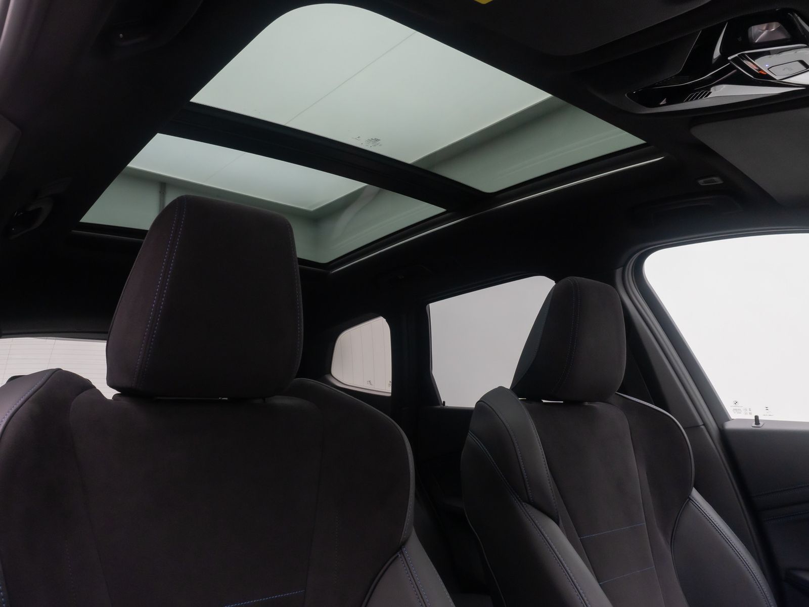 Fahrzeugabbildung BMW iX1 xD30 M Sport Alarm 360&deg; HUD DAB H/K Panorama