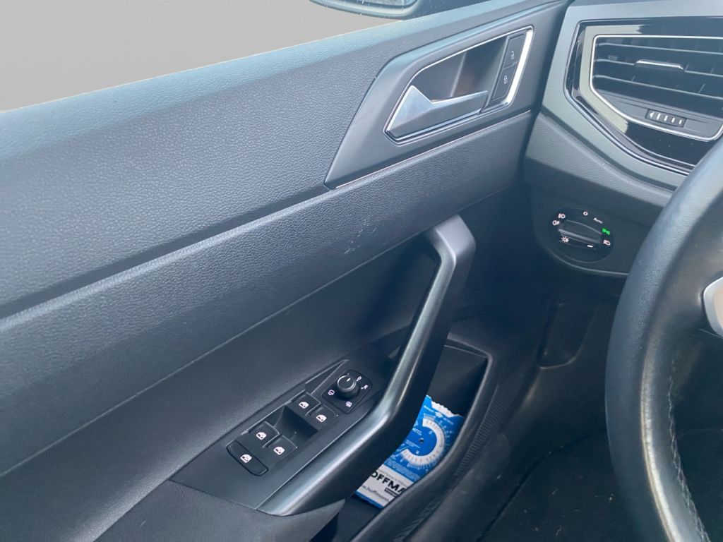 Fahrzeugabbildung Volkswagen Taigo 1.0TSI DSG R-Line Navi,LED,ACC,RFK,SH