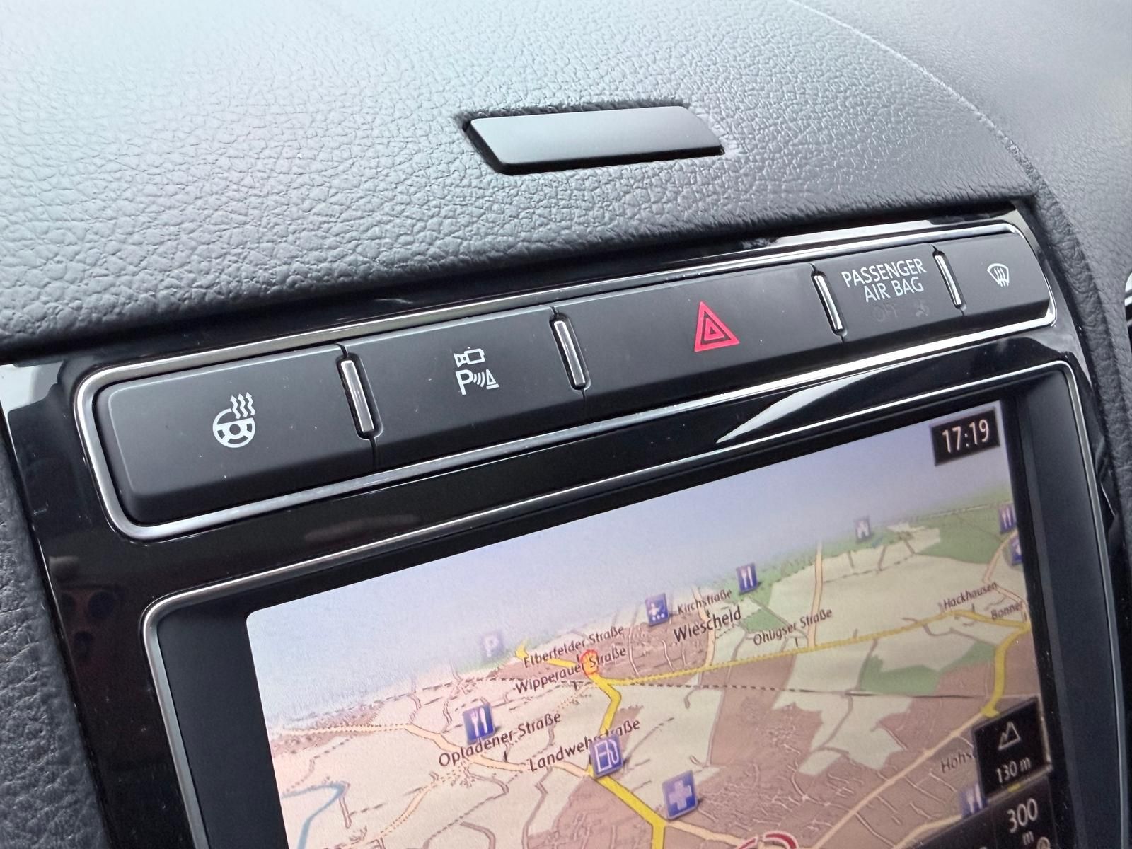 Fahrzeugabbildung Volkswagen Touareg 3.0 TDI 4M/LUFT/STANDHZ/PANO/AHK/360°/AC