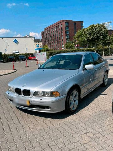 BMW Bmw 520i facelift mit fast neuen TÜV Volla...