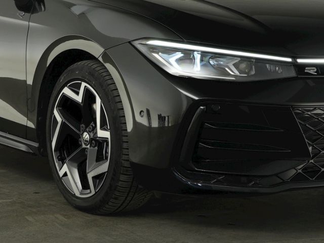 Passat Variant R-LINE TDI DSG+AHK+NAVI+LED MATRI