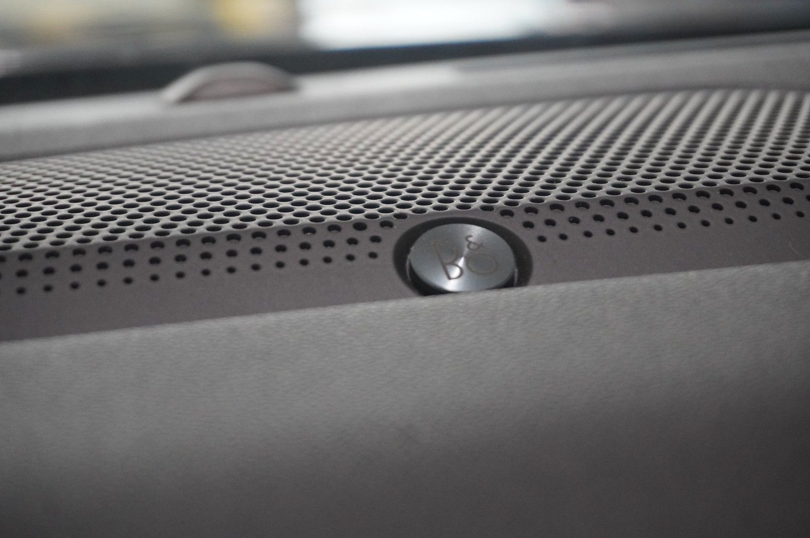 Fahrzeugabbildung Ford Kuga 1.5D TITANIUM X NAVI/LED/KAMERA/HUD/B&O/AHK