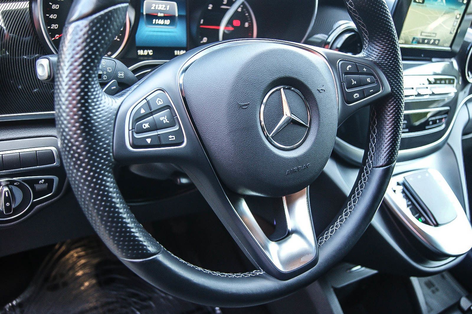 Fahrzeugabbildung Mercedes-Benz V 250 d EDITION AMG MBUX 7-SITZE IQ-LED KAMERA