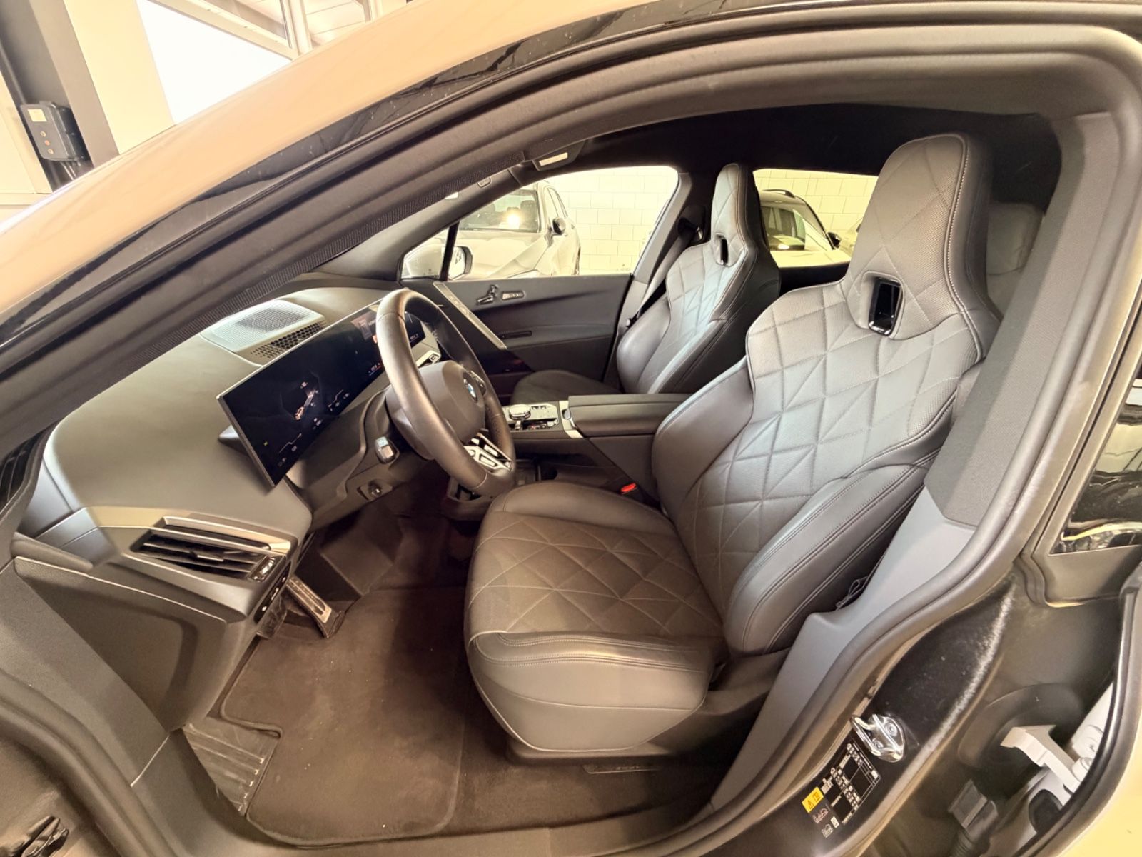BMW iX xDrive45 MSportPro 22Z AHK MMultisitze foto 18