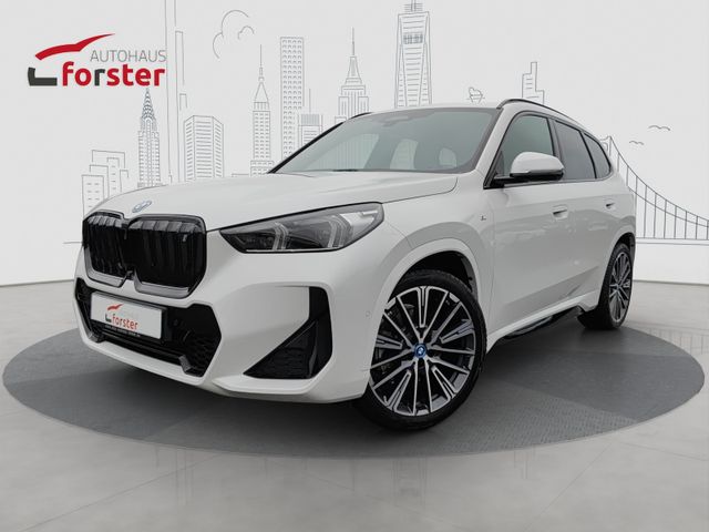 BMW iX1 30 xDrive M Sport AHK ACC HUD PanoDach HIFI