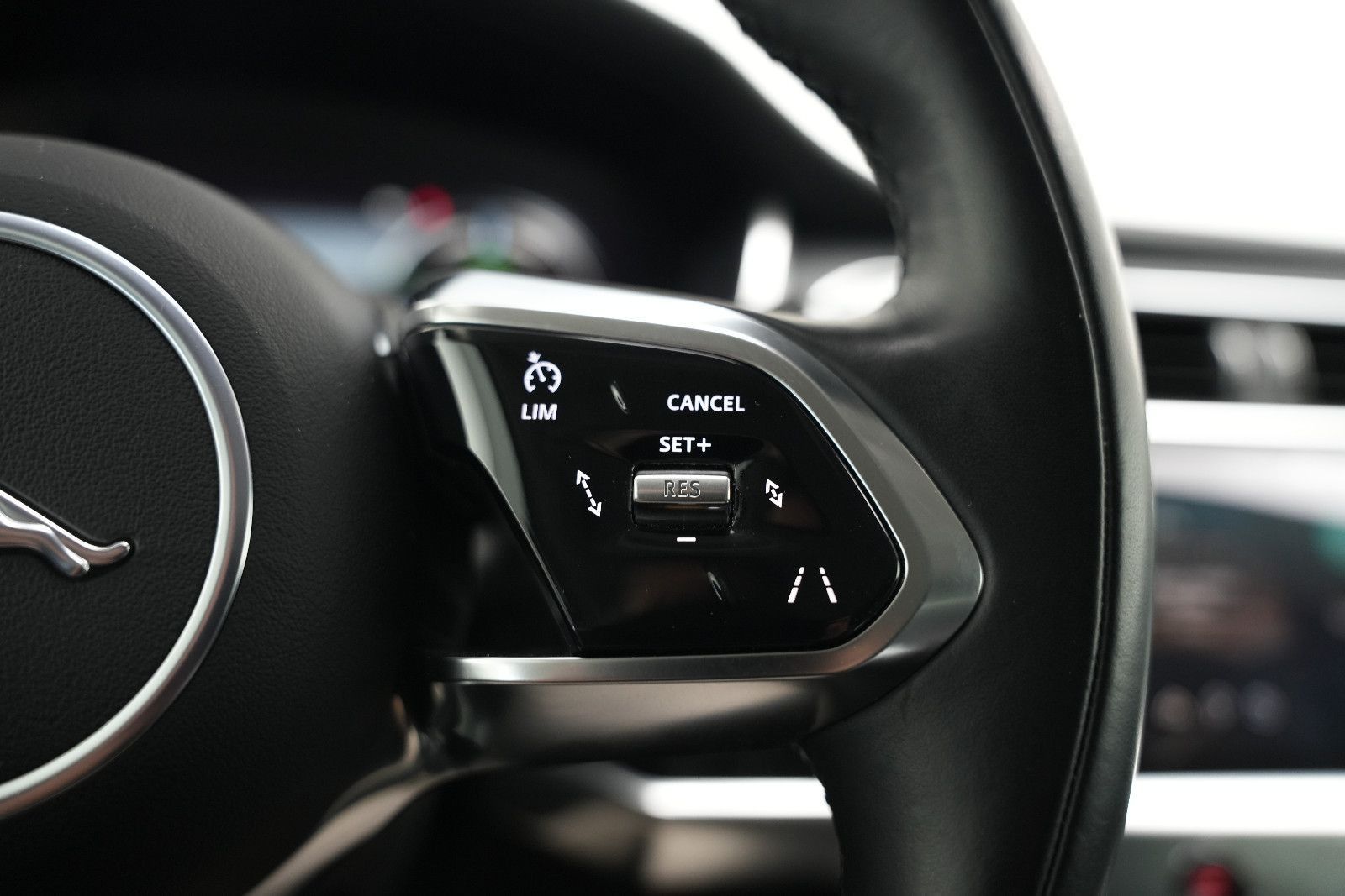 Fahrzeugabbildung Jaguar I-Pace I-PACE 400 AWD/Black-Pack/CarPlay/MERIDIA