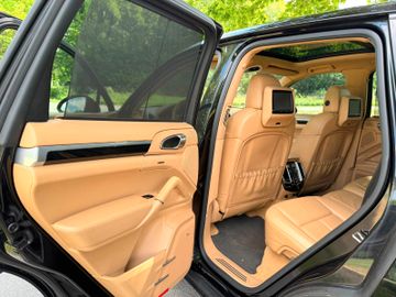 Porsche Cayenne - 12