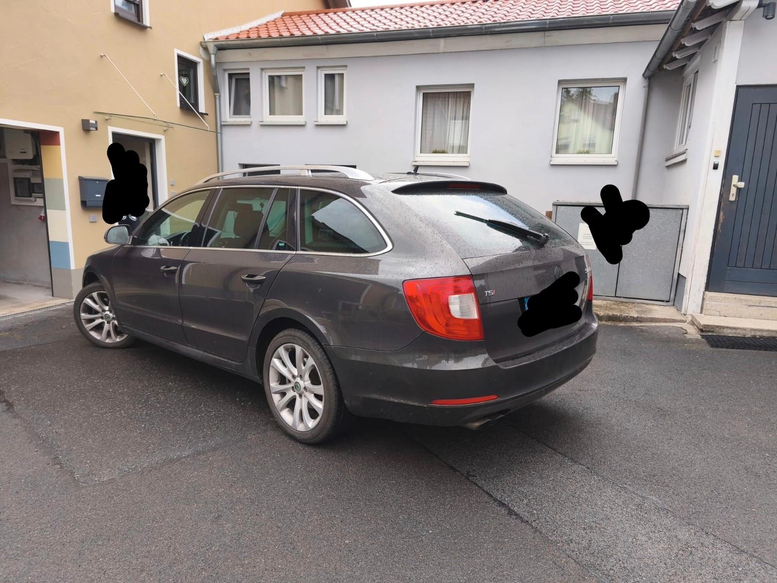 Skoda Superb 2011 — interior